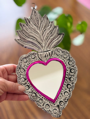 Bonita, Hojalata Corazón Wall Hanging w/ Mirror #7