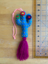 Load image into Gallery viewer, Cactus  Pompón tassel